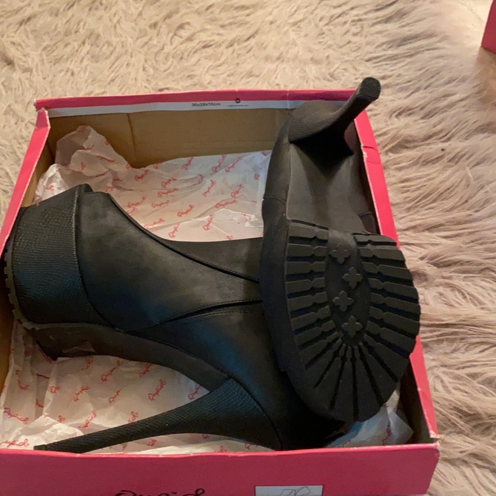Platform Heels - Picture 4 of 6